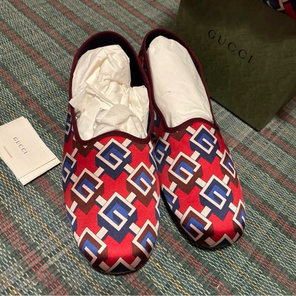 Authentic Men's Gucci Red Satin Voyage Geometric G Print Slipper Shoes New $570